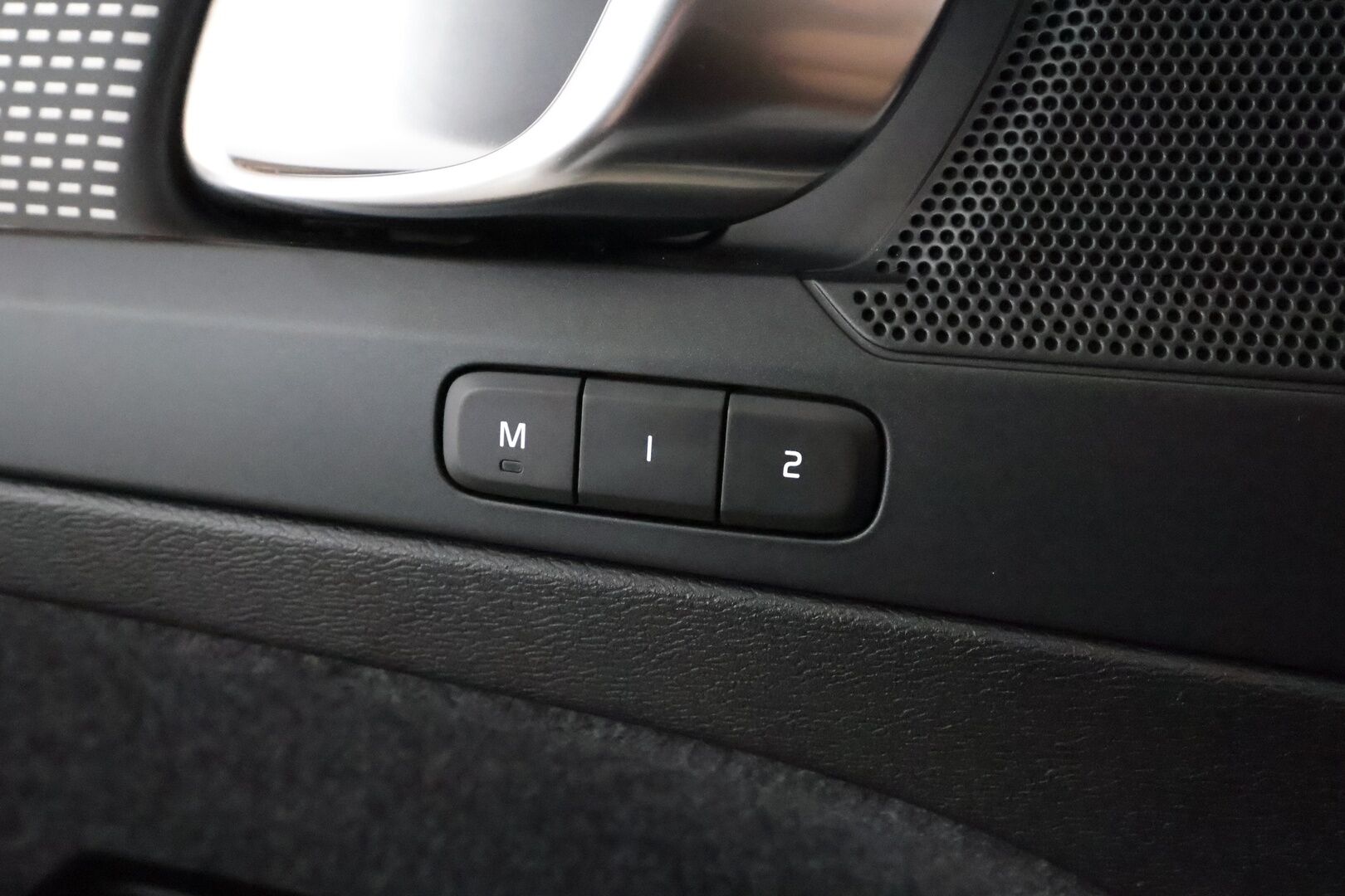 Volvo XC40 2022 P8 AWD Recharge Twin Plus *Styling Kit / ACC / Full LED / P.kamera / Navi / Facelift / Muistipenkki / BLIS / ILP* - Merkkihuollettu / Akku kuntotarkastettu