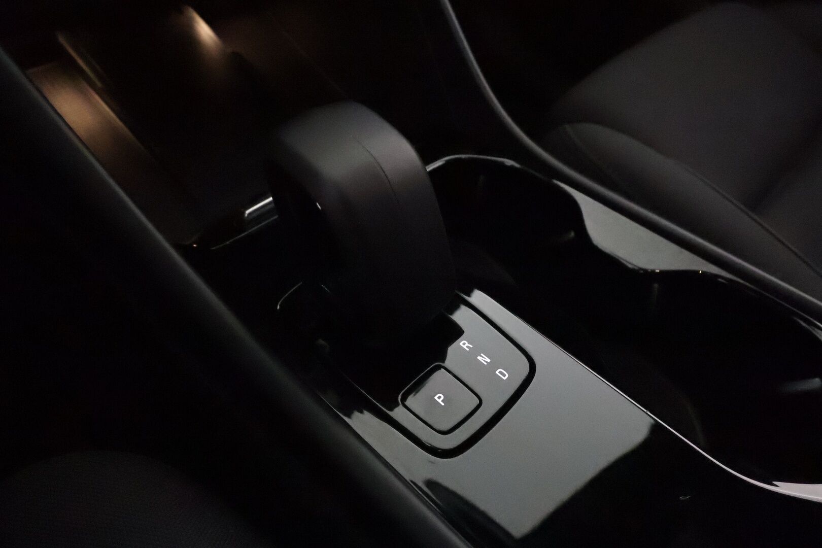 Volvo XC40 2022 P8 AWD Recharge Twin Plus *Styling Kit / ACC / Full LED / P.kamera / Navi / Facelift / Muistipenkki / BLIS / ILP* - Merkkihuollettu / Akku kuntotarkastettu