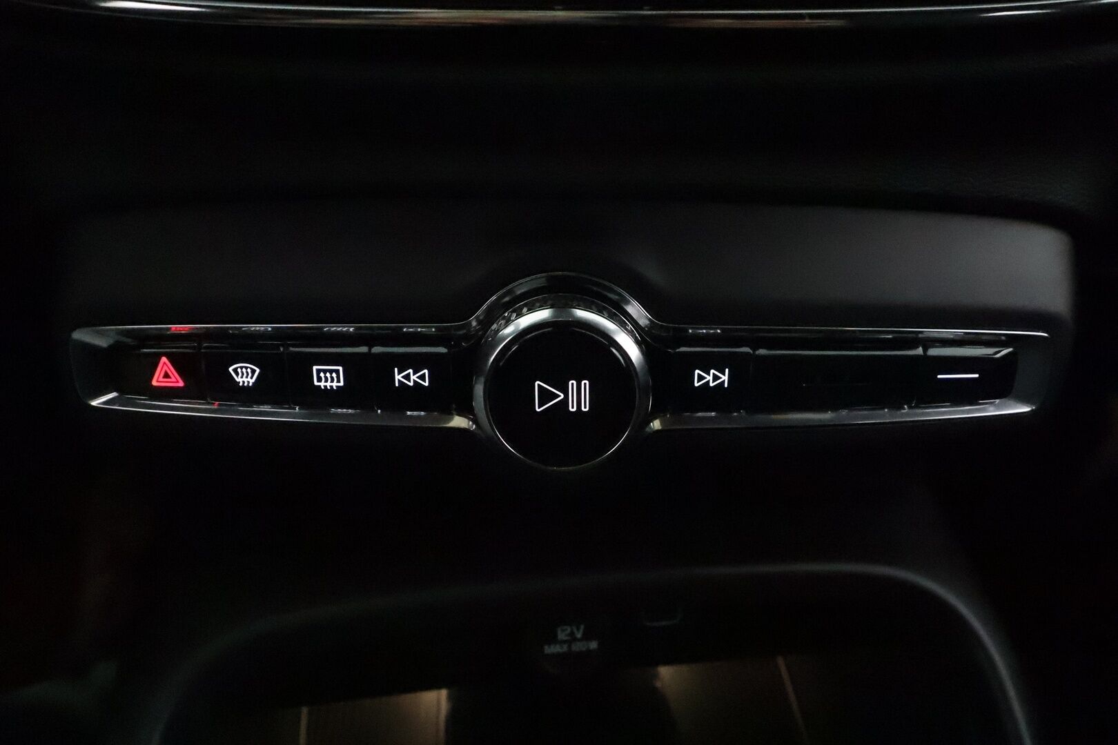 Volvo XC40 2022 P8 AWD Recharge Twin Plus *Styling Kit / ACC / Full LED / P.kamera / Navi / Facelift / Muistipenkki / BLIS / ILP* - Merkkihuollettu / Akku kuntotarkastettu