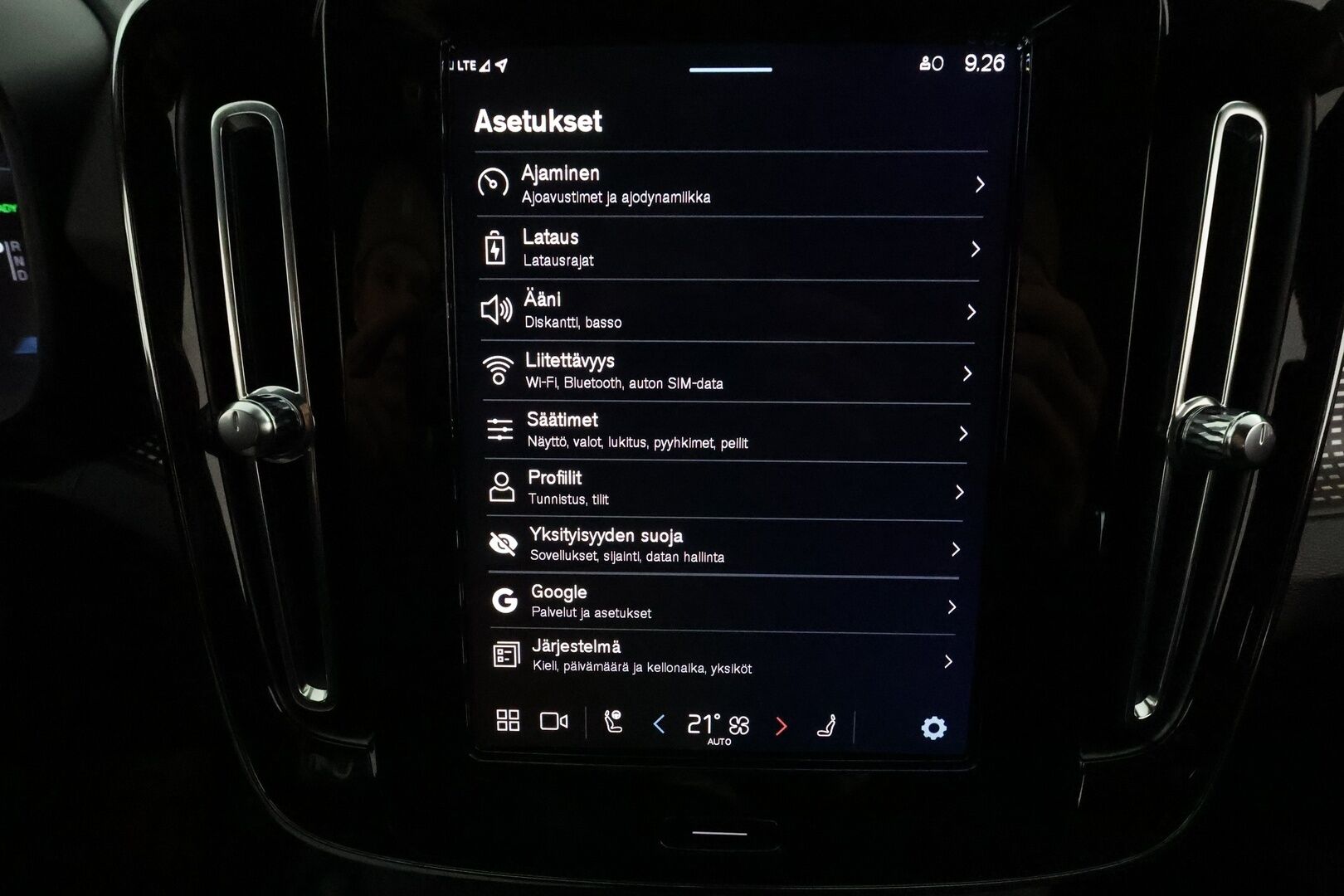 Volvo XC40 2022 P8 AWD Recharge Twin Plus *Styling Kit / ACC / Full LED / P.kamera / Navi / Facelift / Muistipenkki / BLIS / ILP* - Merkkihuollettu / Akku kuntotarkastettu