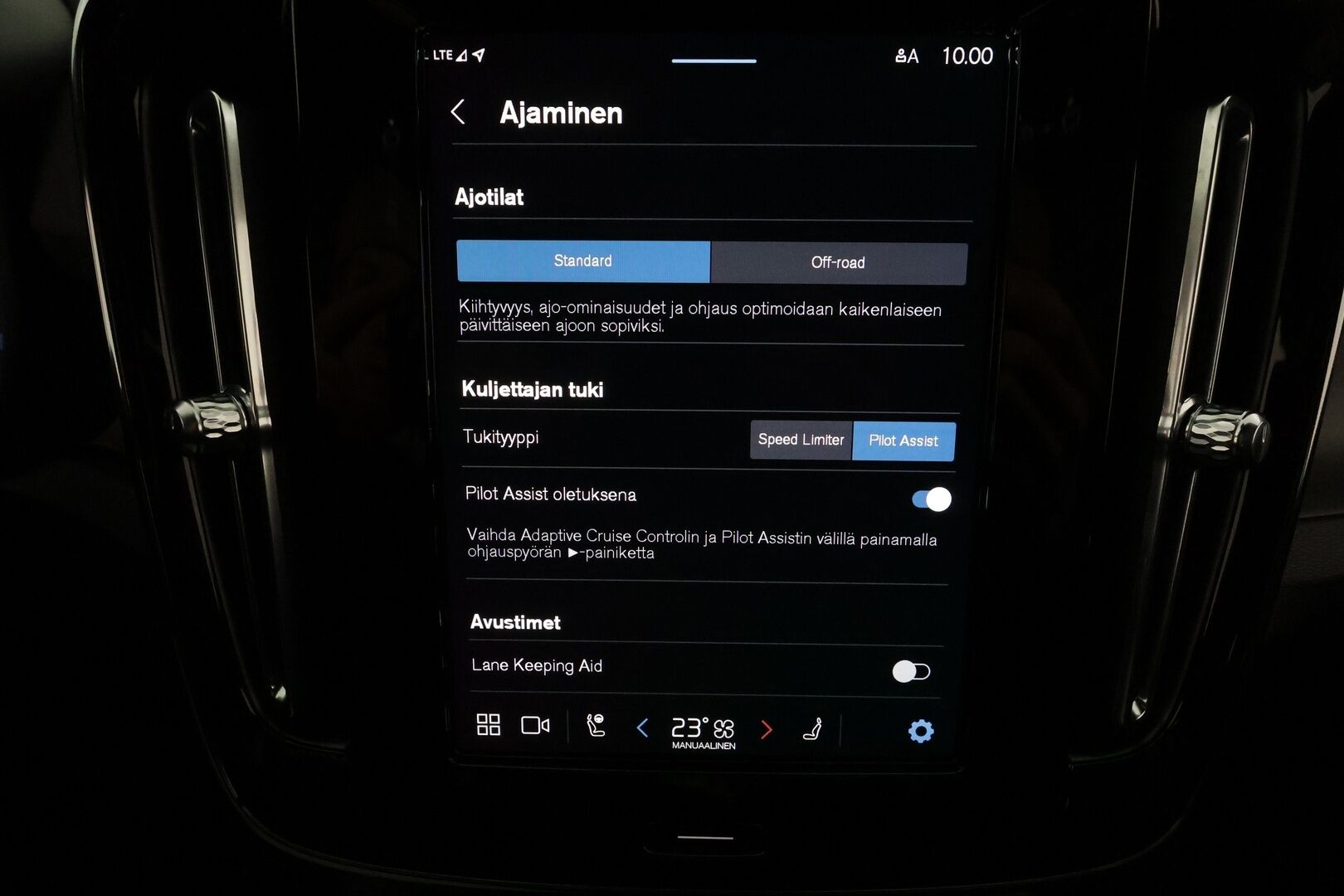 Volvo C40 2023 Recharge Twin motor Ultimate *Koukku / ACC / H&K / ILP / 360° / Muistipenkki / Lasikatto / Navi / Sporttipenkit* - Merkkihuollettu