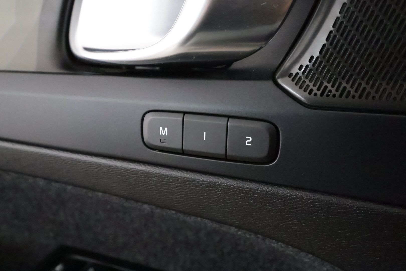 Volvo C40 2023 Recharge Twin motor Ultimate *Koukku / ACC / H&K / ILP / 360° / Muistipenkki / Lasikatto / Navi / Sporttipenkit* - Merkkihuollettu