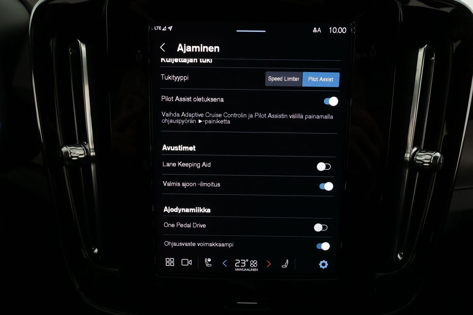 Volvo C40 2023 Recharge Twin motor Ultimate *Koukku / ACC / H&K / ILP / 360° / Muistipenkki / Lasikatto / Navi / Sporttipenkit* - Merkkihuollettu