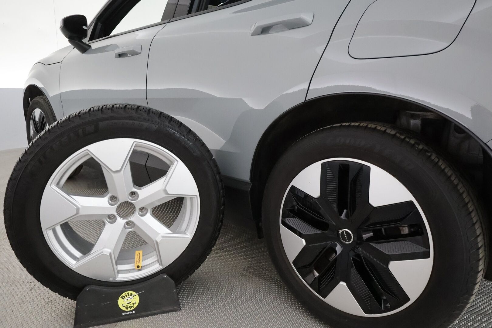 Volvo EX30 2024 Single Core *ILP / Koukku / ACC / LED / P.kamera / Puolinahat / Navi / Kaistavahti* - Kahdet Renkaat