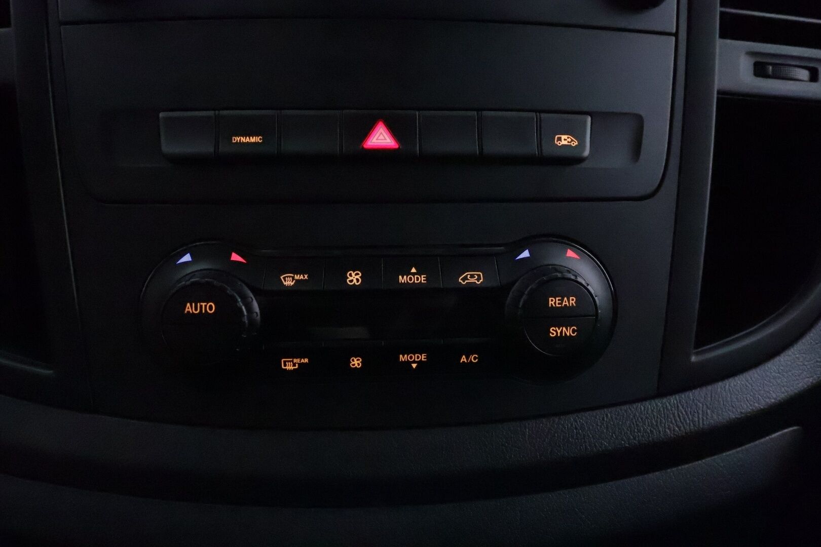 MERCEDES-BENZ VITO 2024 129 Tourer Pro Extralang 5+1 invapaikka *P.Kamera / Vakkari / Kaistavahti / Navi / Apple&Android / Katveavustin* - *ALV-vähennyskelpoinen / Kahdet hyvät renkaat omilla vanteilla!* - HULLU BLACKWEEK KORKOTARJOUS 2,49%