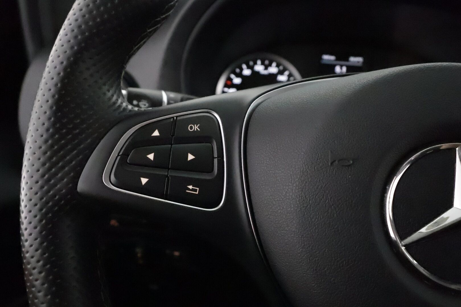 MERCEDES-BENZ Vito 2024 129 Tourer Pro Extralang 5+1 Invapaikka * Peruutuskamera / Navi / Apple&Android / Kaistavahti / ALV / BLIS - ALV-Vähennyskelpoinen / Invapaikka / Harvoin tarjolla! - HULLU BLACKWEEK KORKOTARJOUS 2,49%