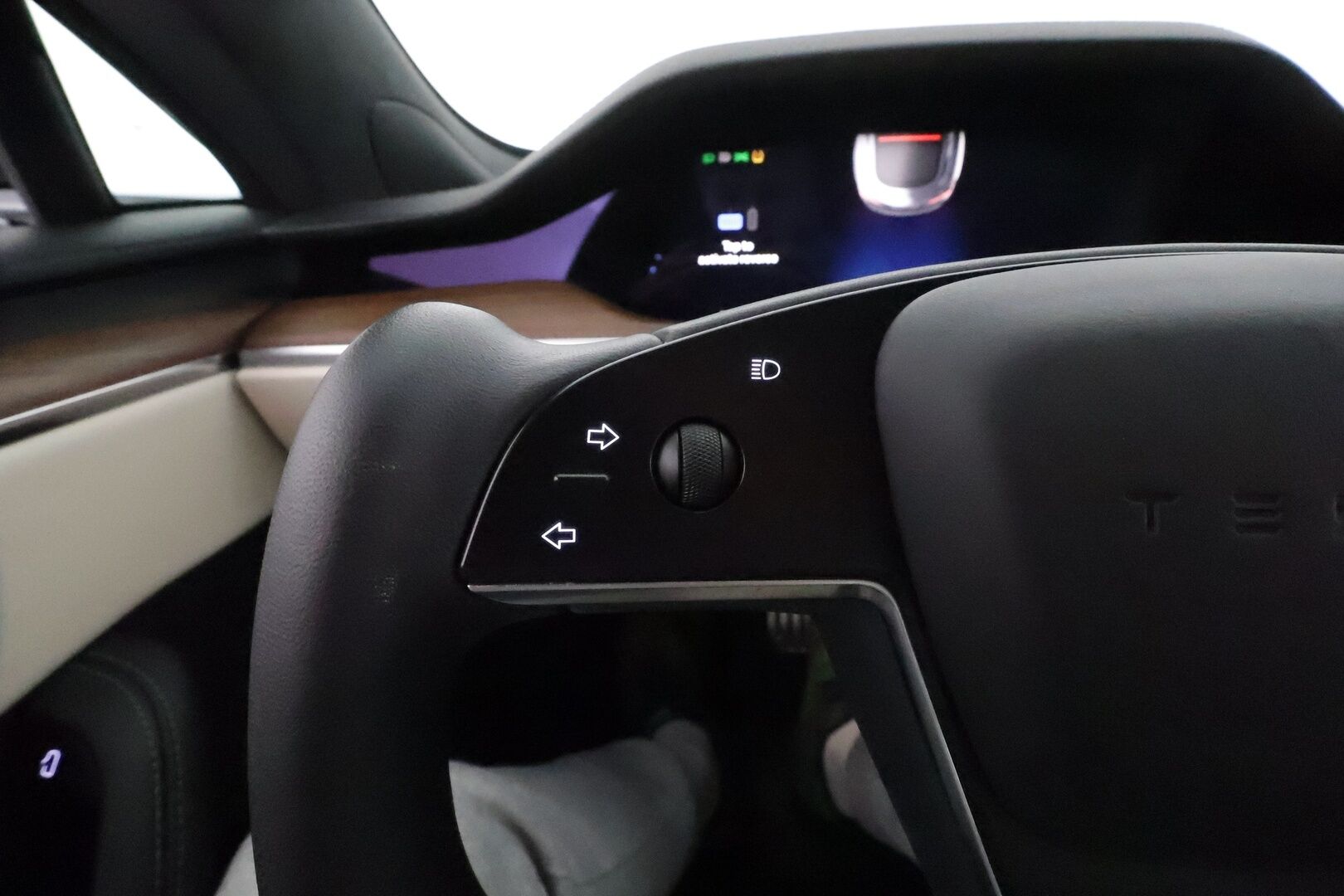 TESLA MODEL S 2023 Long Range * Vetokoukku / Matrix LED / Ilmastoidut Vaaleat Nahat / Peruutuskamera / Lämpöpumppu - 2x Latauskaapelit / Upea Yksilö / Juuri tullut Tampereelle!