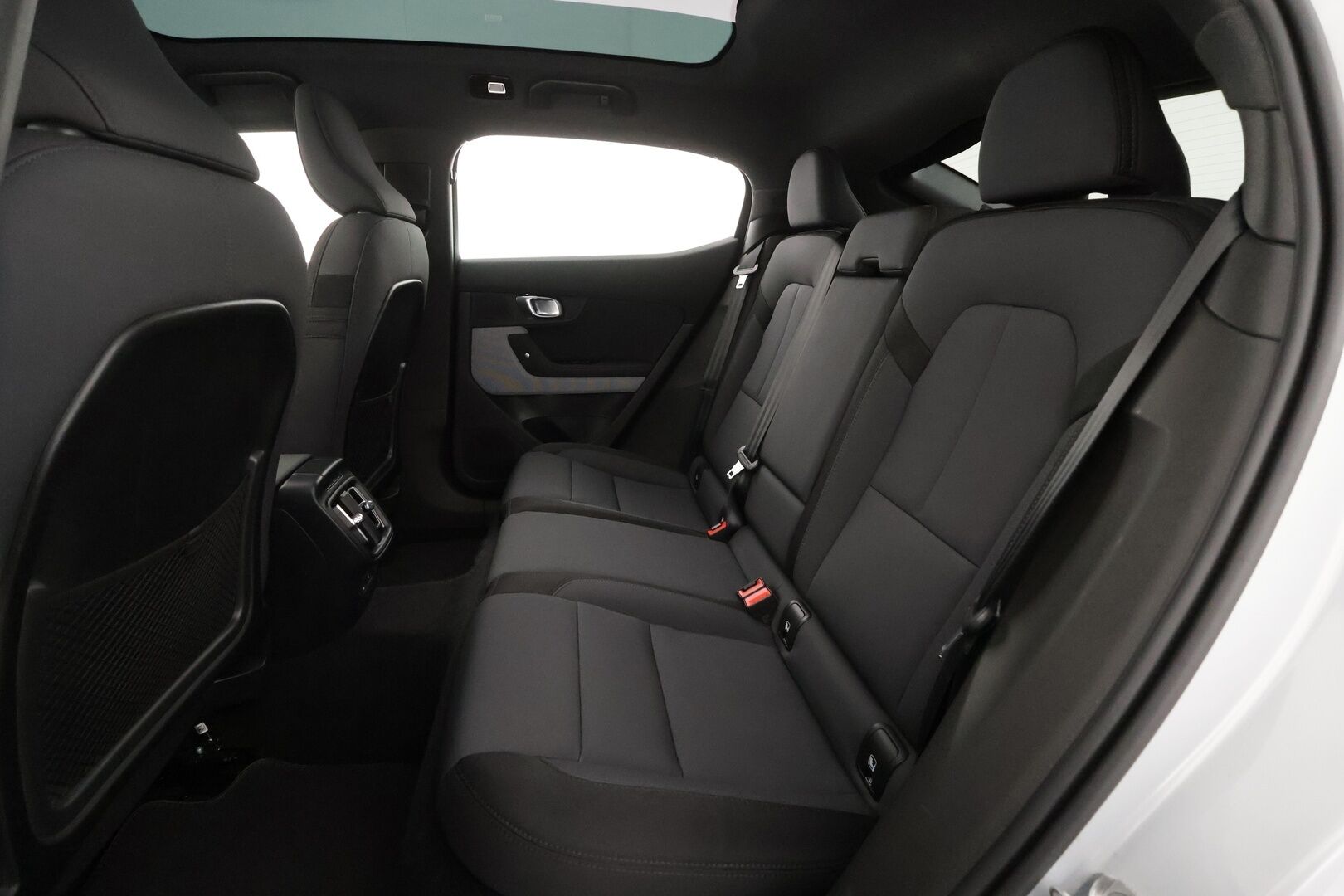 POLESTAR 2 2023 Long Range Single Motor * Pilot&Plus / Pumppu / H&K / LED / 360° / Sporttipenkki Muistilla / Navi / Kaistavahti / Keyless * - Akku kuntotarkastettu! / Merkkihuollettu