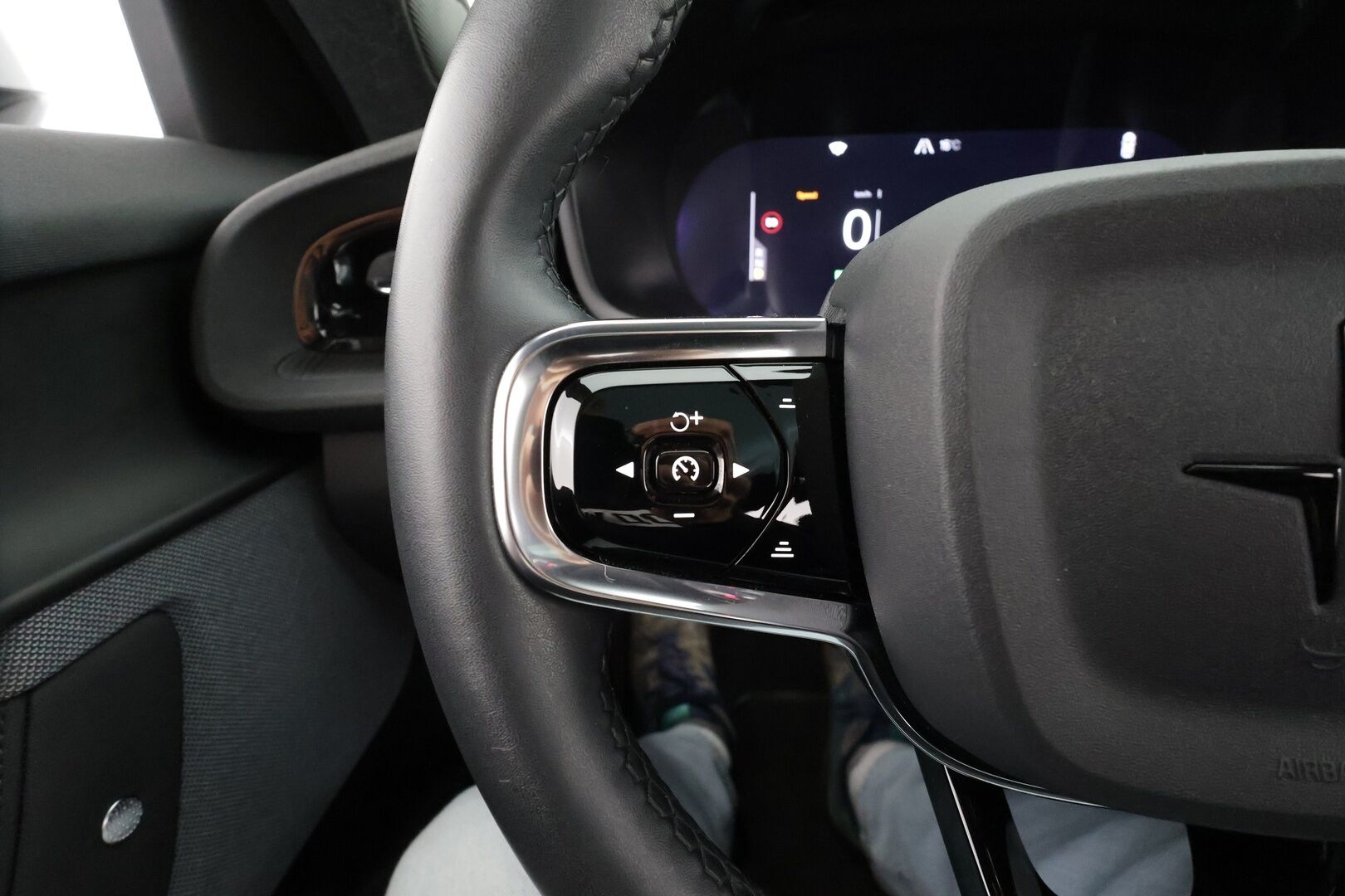 POLESTAR 2 2023 Long Range Single Motor * Pilot&Plus / Pumppu / H&K / LED / 360° / Sporttipenkki Muistilla / Navi / Kaistavahti / Keyless * - Akku kuntotarkastettu! / Merkkihuollettu