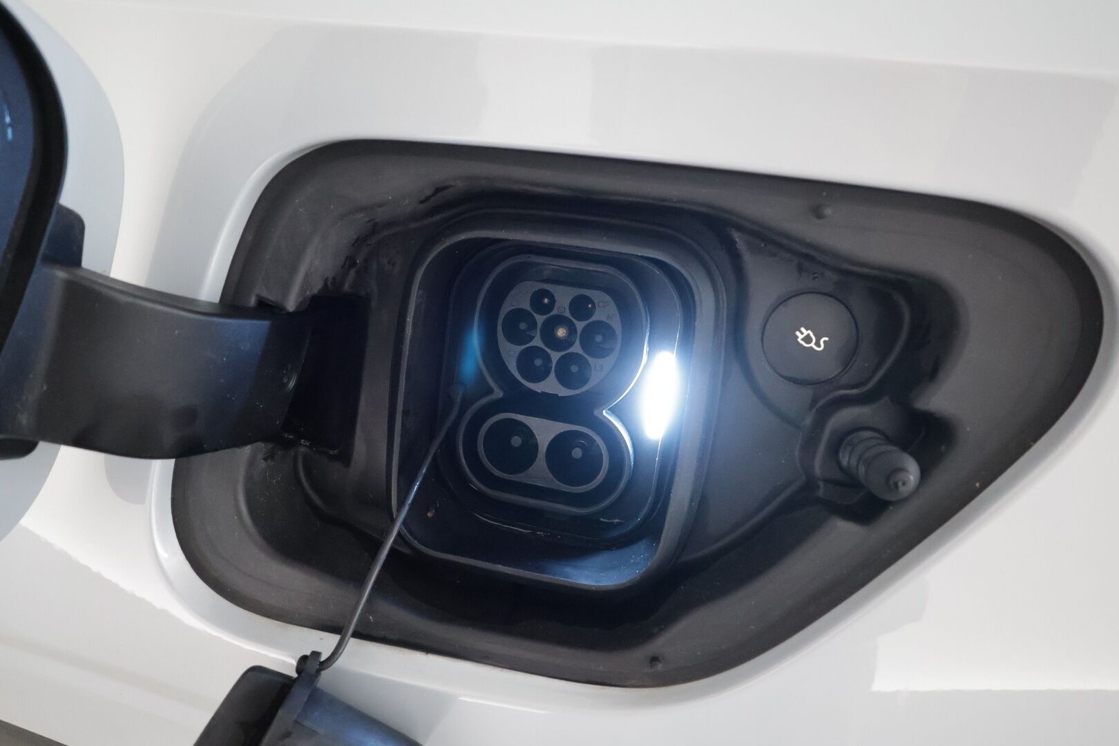 POLESTAR 2 2023 Long Range Single Motor * Pilot&Plus / Pumppu / H&K / LED / 360° / Sporttipenkki Muistilla / Navi / Kaistavahti / Keyless * - Akku kuntotarkastettu! / Merkkihuollettu