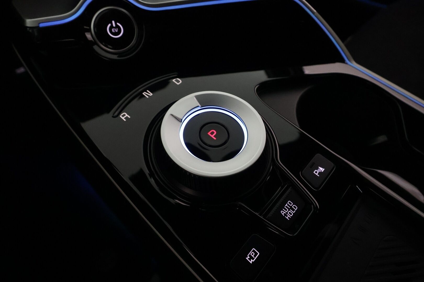 KIA EV6 2024 GT-Line AWD 77 kWh 325hv * ACC / HUD / Muistipenkki / ILP / 360° / Puolinahat / Ilmastoidut penkit / Navi * - Akku kuntotarkastettu SoH 98,7% / Kahdet renkaat aluvanteilla