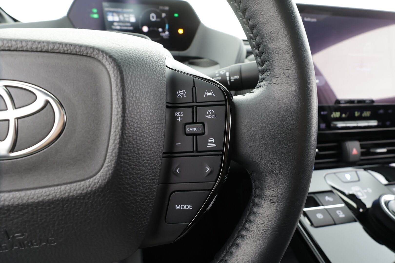 TOYOTA BZ4X 2023 AWD Premium * ACC / Panorama / Muistipenkki / Ilmastoidut nahat / JBL / Navi / LED / 360° / Sähköluukku * - Akku kuntotarkastettu SoH 98,1% / Kahdet renkaat aluvanteilla / Merkkihuollettu / Huippuvarusteet!