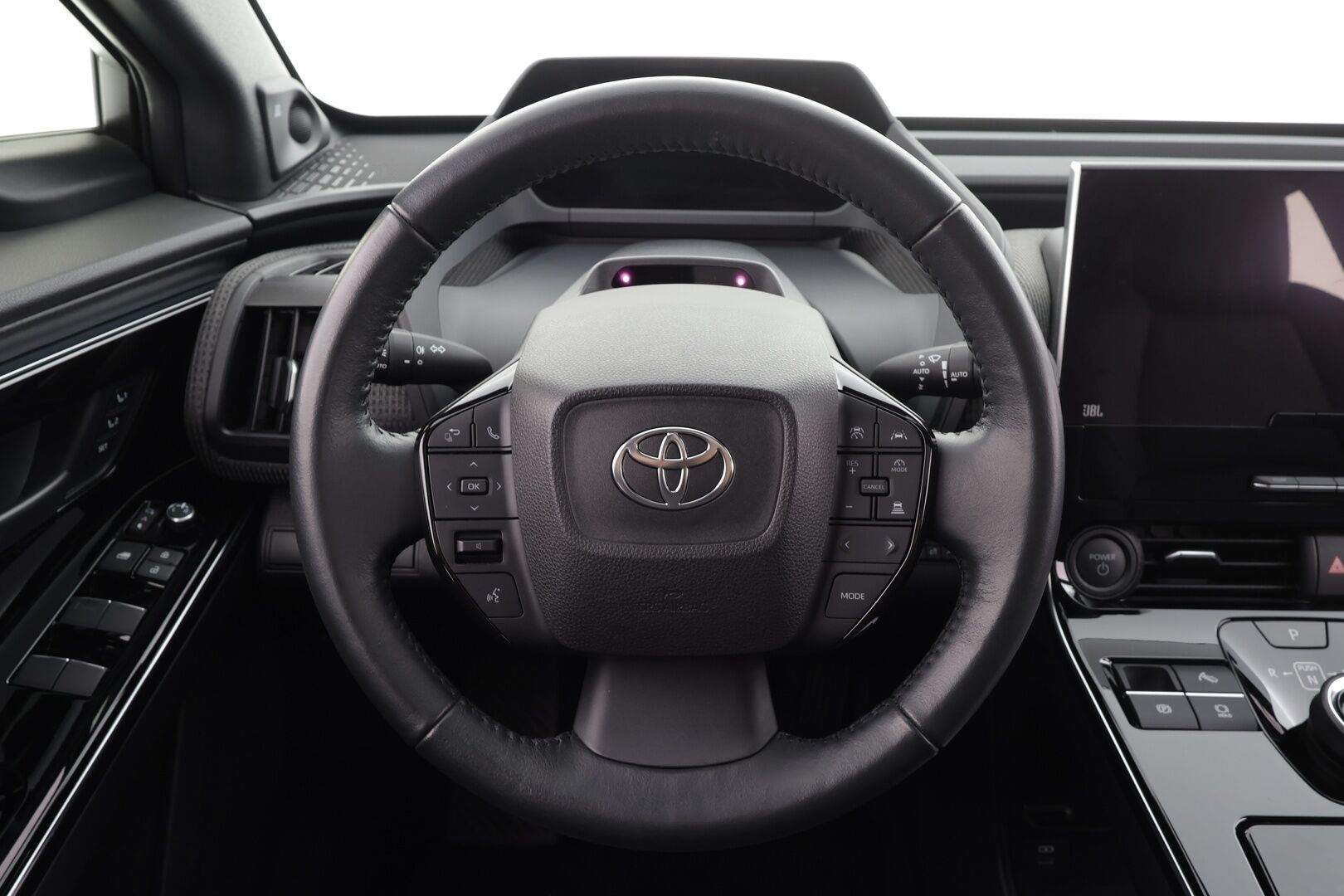 TOYOTA BZ4X 2023 AWD Premium * ACC / Panorama / Muistipenkki / Ilmastoidut nahat / JBL / Navi / LED / 360° / Sähköluukku * - Akku kuntotarkastettu SoH 98,1% / Kahdet renkaat aluvanteilla / Merkkihuollettu / Huippuvarusteet!