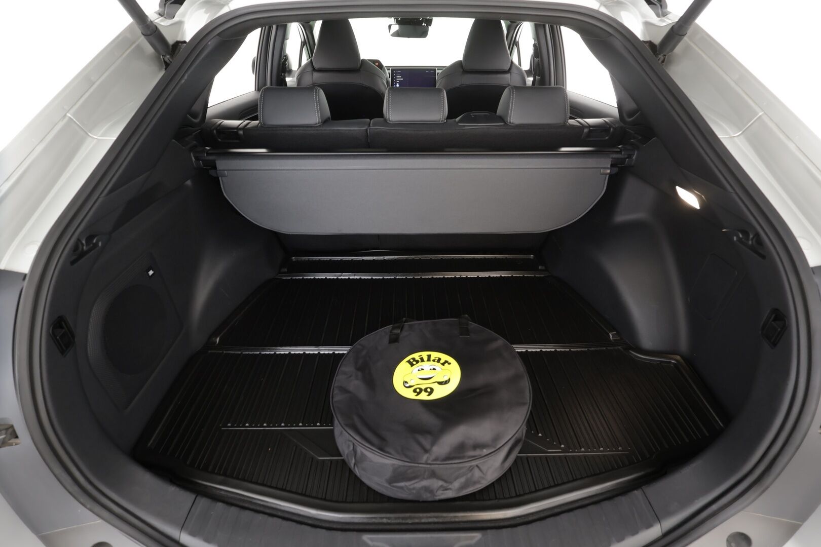 TOYOTA BZ4X 2023 AWD Premium * ACC / Panorama / Muistipenkki / Ilmastoidut nahat / JBL / Navi / LED / 360° / Sähköluukku * - Akku kuntotarkastettu SoH 98,1% / Kahdet renkaat aluvanteilla / Merkkihuollettu / Huippuvarusteet!