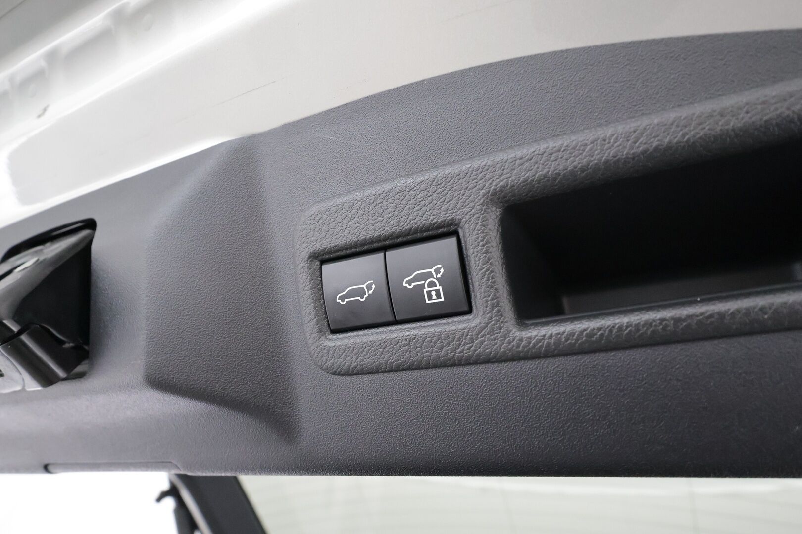 TOYOTA BZ4X 2023 Premium AWD * Adapt.Vakkari / Panorama / Ilmastoidut Nahat / Muistipenkki / JBL Audio / LED / Navi / 360-Kamera - Akku kuntotarkastettu SoH 98,1% / Kahdet renkaat aluvanteilla / Merkkihuollettu / Huippuvarusteet! - HULLUT JOULUT KORKOTARJOUS 2,49% 