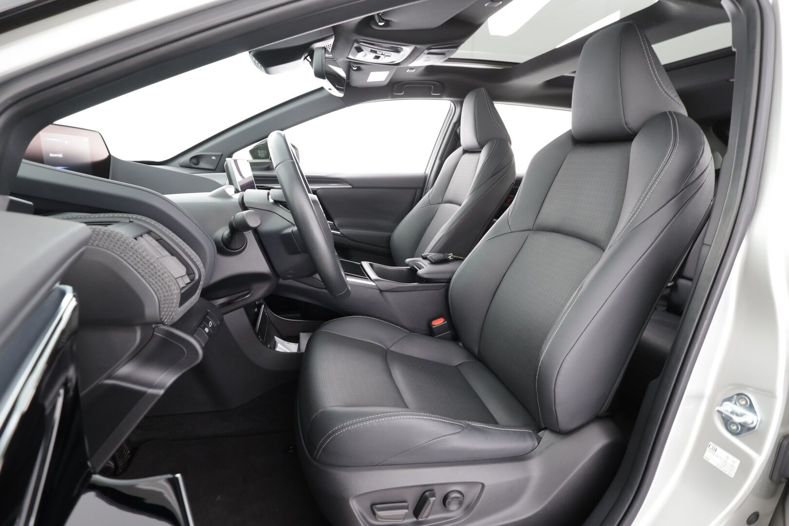 TOYOTA BZ4X 2023 AWD Premium * ACC / Panorama / Muistipenkki / Ilmastoidut nahat / JBL / Navi / LED / 360° / Sähköluukku * - Akku kuntotarkastettu SoH 98,1% / Kahdet renkaat aluvanteilla / Merkkihuollettu / Huippuvarusteet!