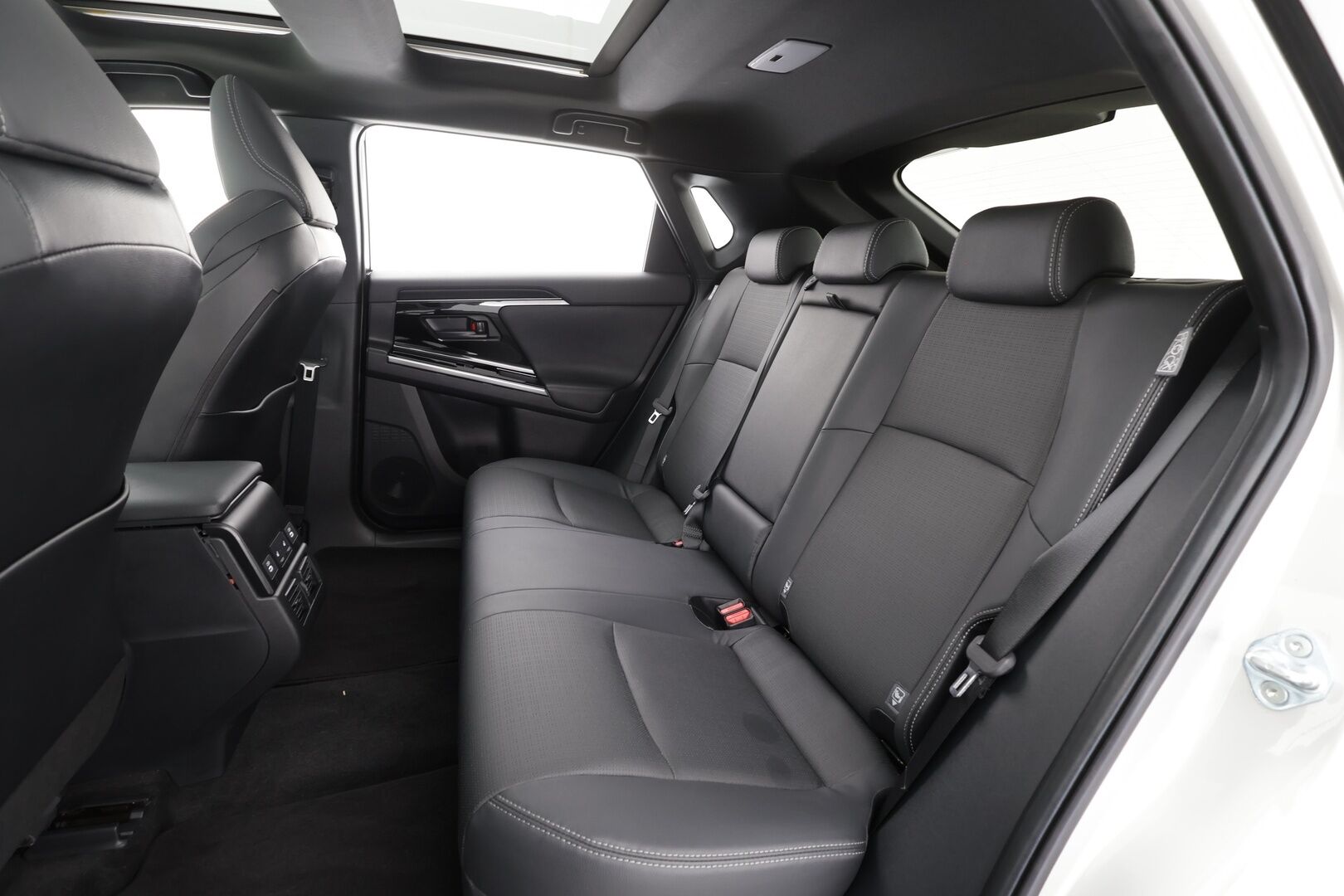 TOYOTA BZ4X 2023 Premium AWD * Adapt.Vakkari / Panorama / Ilmastoidut Nahat / Muistipenkki / JBL Audio / LED / Navi / 360-Kamera - Akku kuntotarkastettu SoH 98,1% / Kahdet renkaat aluvanteilla / Merkkihuollettu / Huippuvarusteet! - HULLUT JOULUT KORKOTARJOUS 2,49% 