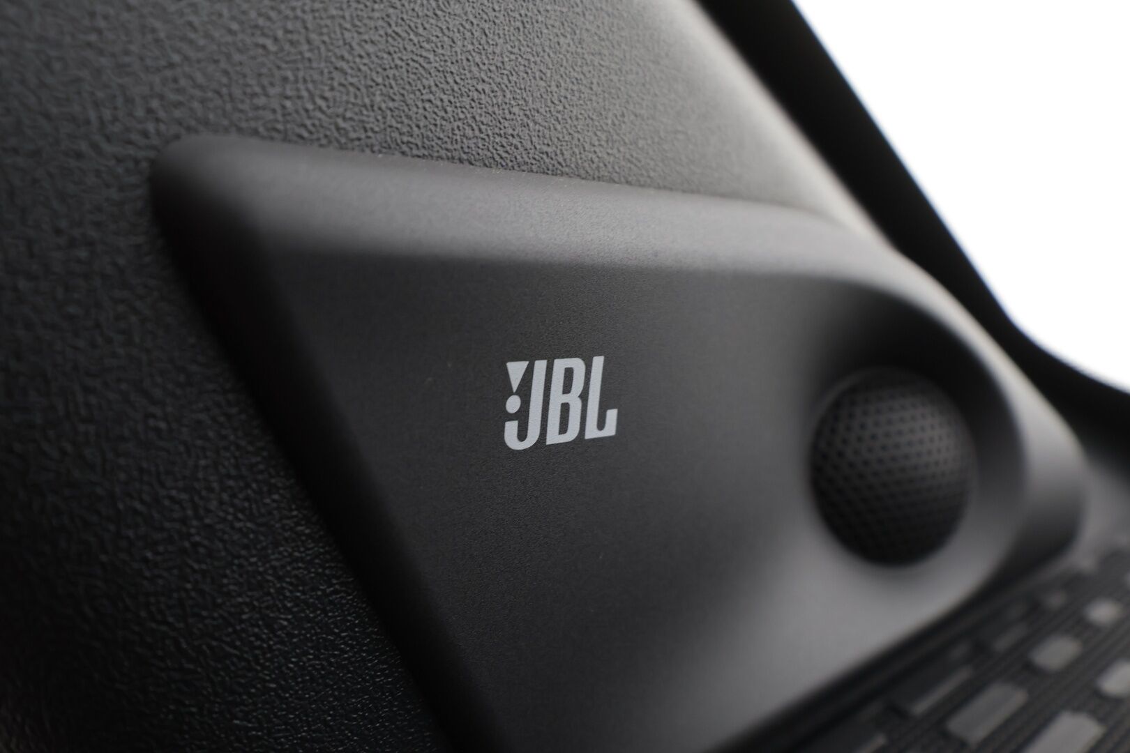 TOYOTA BZ4X 2023 Premium AWD * Adapt.Vakkari / Panorama / Ilmastoidut Nahat / Muistipenkki / JBL Audio / LED / Navi / 360-Kamera - Akku kuntotarkastettu SoH 98,1% / Kahdet renkaat aluvanteilla / Merkkihuollettu / Huippuvarusteet! - HULLUT JOULUT KORKOTARJOUS 2,49% 