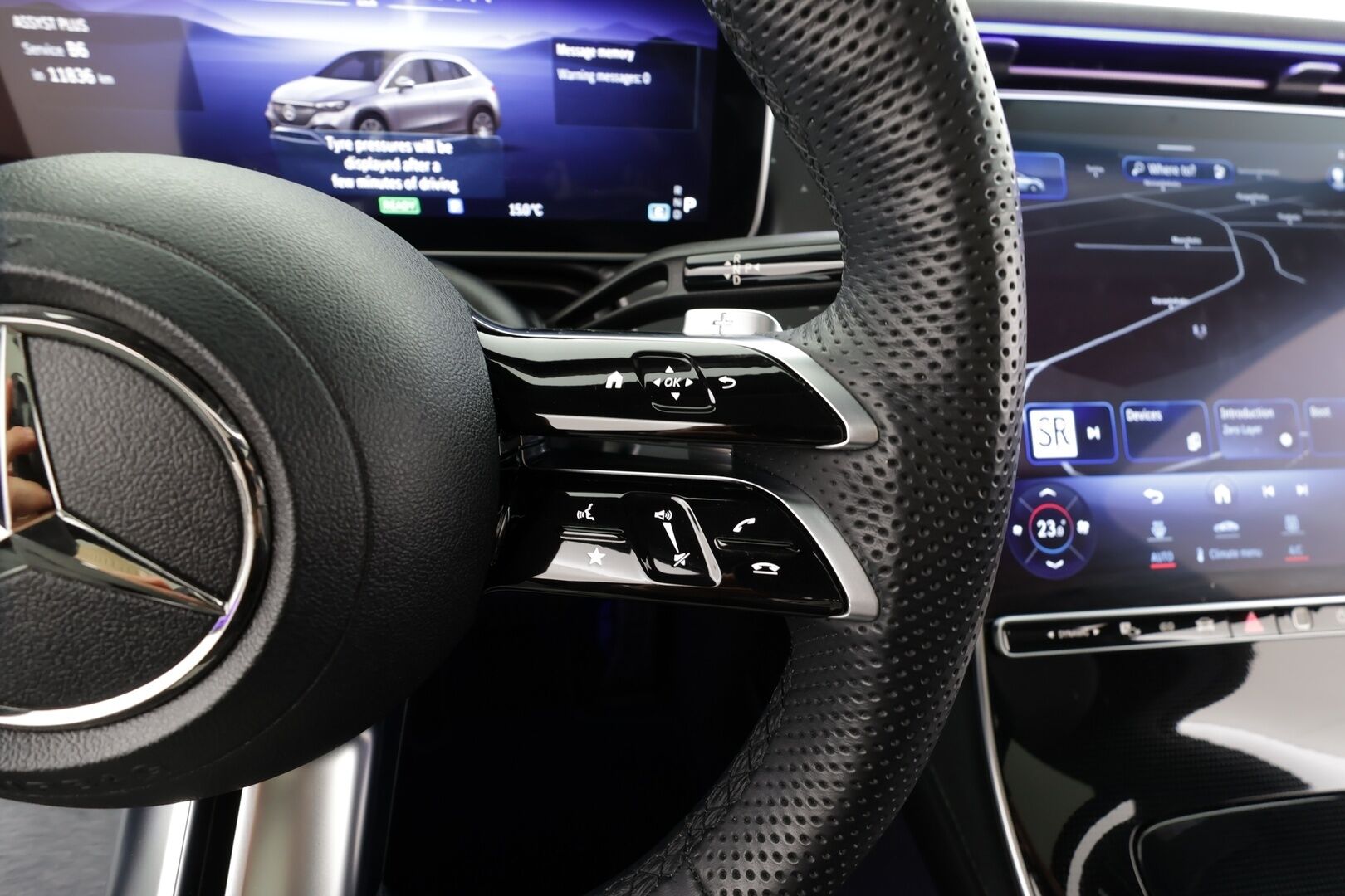 MERCEDES-BENZ EQE SUV 2023 350 4Matic AMG * Distronic+ / Panorama / Digital Light / Burmester / Koukku / Muistipenkit / 360° / Ilma-alusta / ILP / Navi / KeylessGo * - Hyvät varusteet!