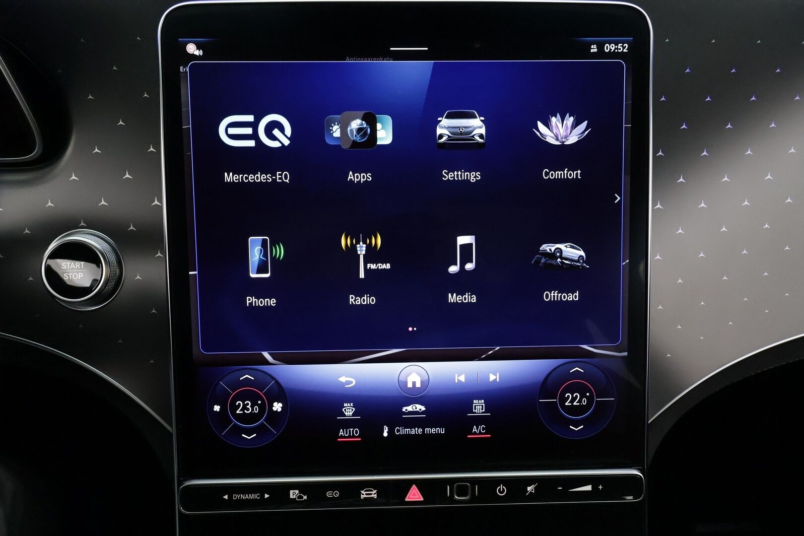 MERCEDES-BENZ EQE SUV 2023 350 4Matic AMG * Distronic+ / Panorama / Digital Light / Burmester / Koukku / Muistipenkit / 360° / Ilma-alusta / ILP / Navi / KeylessGo * - Hyvät varusteet!