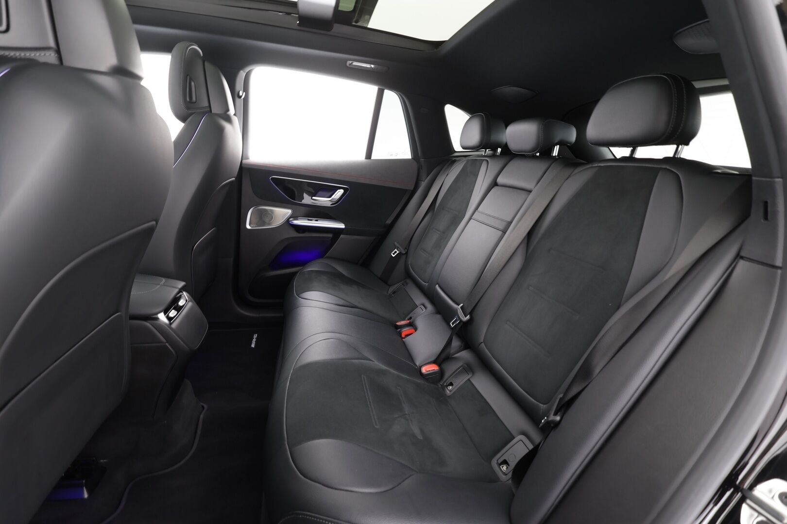 MERCEDES-BENZ EQE SUV 2023 350 4Matic AMG * Distronic+ / Panorama / Digital Light / Burmester / Koukku / Muistipenkit / 360° / Ilma-alusta / ILP / Navi / KeylessGo * - Hyvät varusteet!