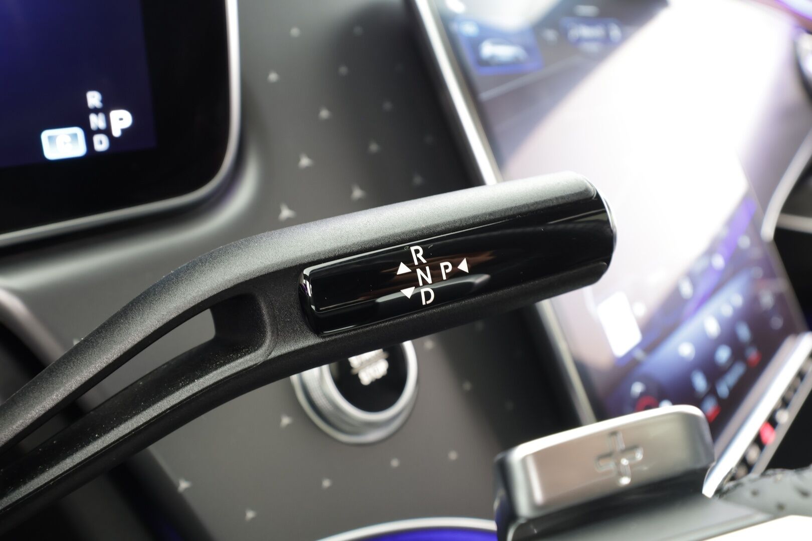 MERCEDES-BENZ EQE SUV 2023 350 4Matic AMG * Distronic+ / Panorama / Digital Light / Burmester / Koukku / Muistipenkit / 360° / Ilma-alusta / ILP / Navi / KeylessGo * - Hyvät varusteet!