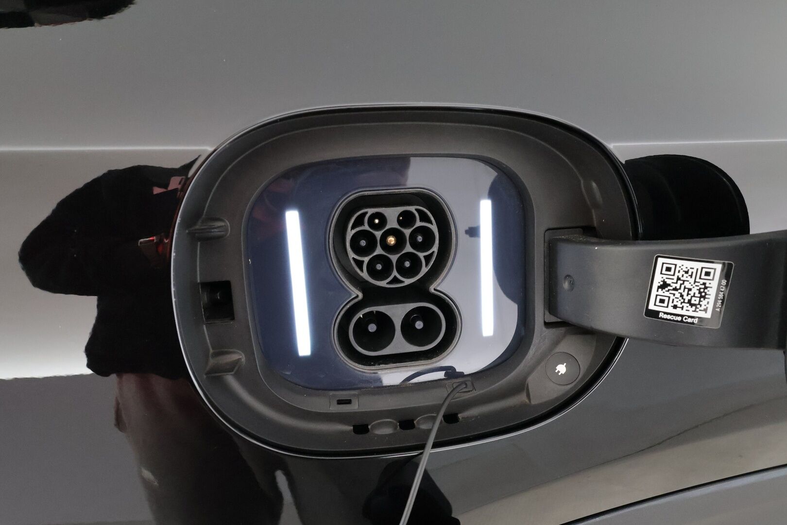 MERCEDES-BENZ EQE SUV 2023 350 4Matic AMG * Distronic+ / Panorama / Digital Light / Burmester / Koukku / Muistipenkit / 360° / Ilma-alusta / ILP / Navi / KeylessGo * - Hyvät varusteet!