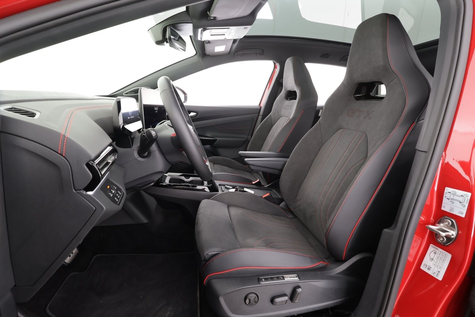 VOLKSWAGEN ID.4 2025 GTX 4Motion 250kW * ACC / HUD / Panorama / Muistipenkit hieronnalla / 360° / ILP / Koukku / IQ.Light / H&K / Facelift * - Akku kuntotarkastettu! / Kahdet renkaat aluvanteilla / Huippuvarusteet!