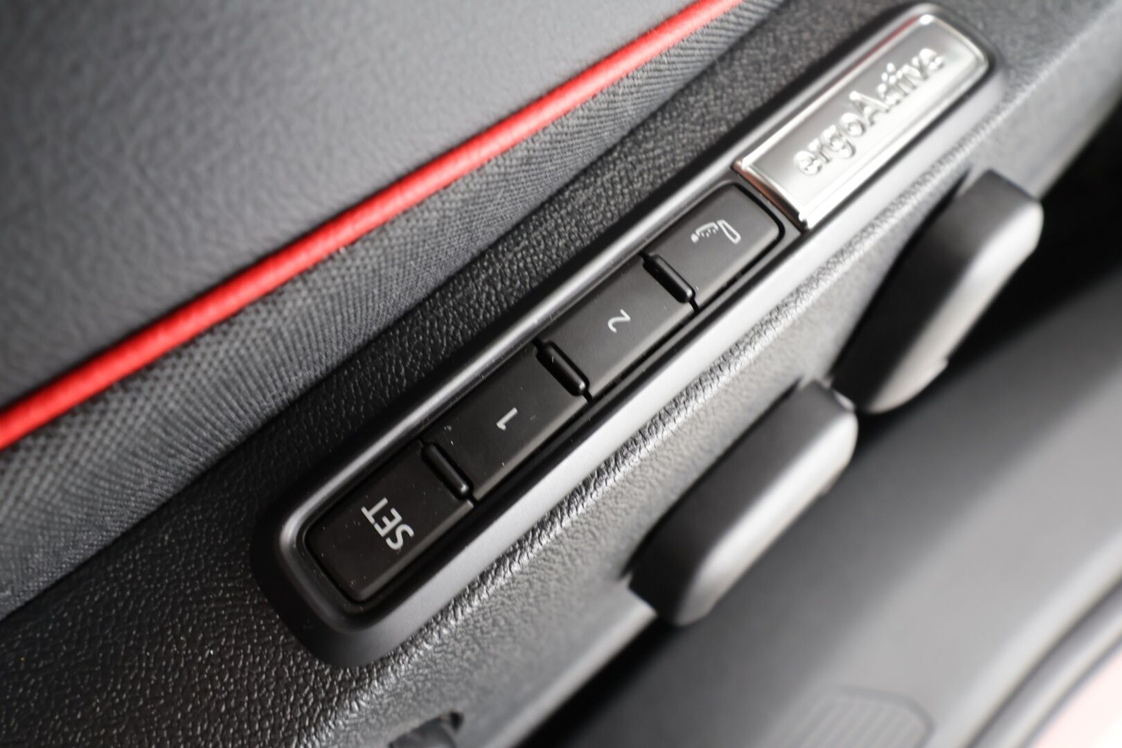 VOLKSWAGEN ID.4 2025 GTX 4Motion 250kW * ACC / HUD / Panorama / Muistipenkit hieronnalla / 360° / ILP / Koukku / IQ.Light / H&K / Facelift * - Akku kuntotarkastettu! / Kahdet renkaat aluvanteilla / Huippuvarusteet!