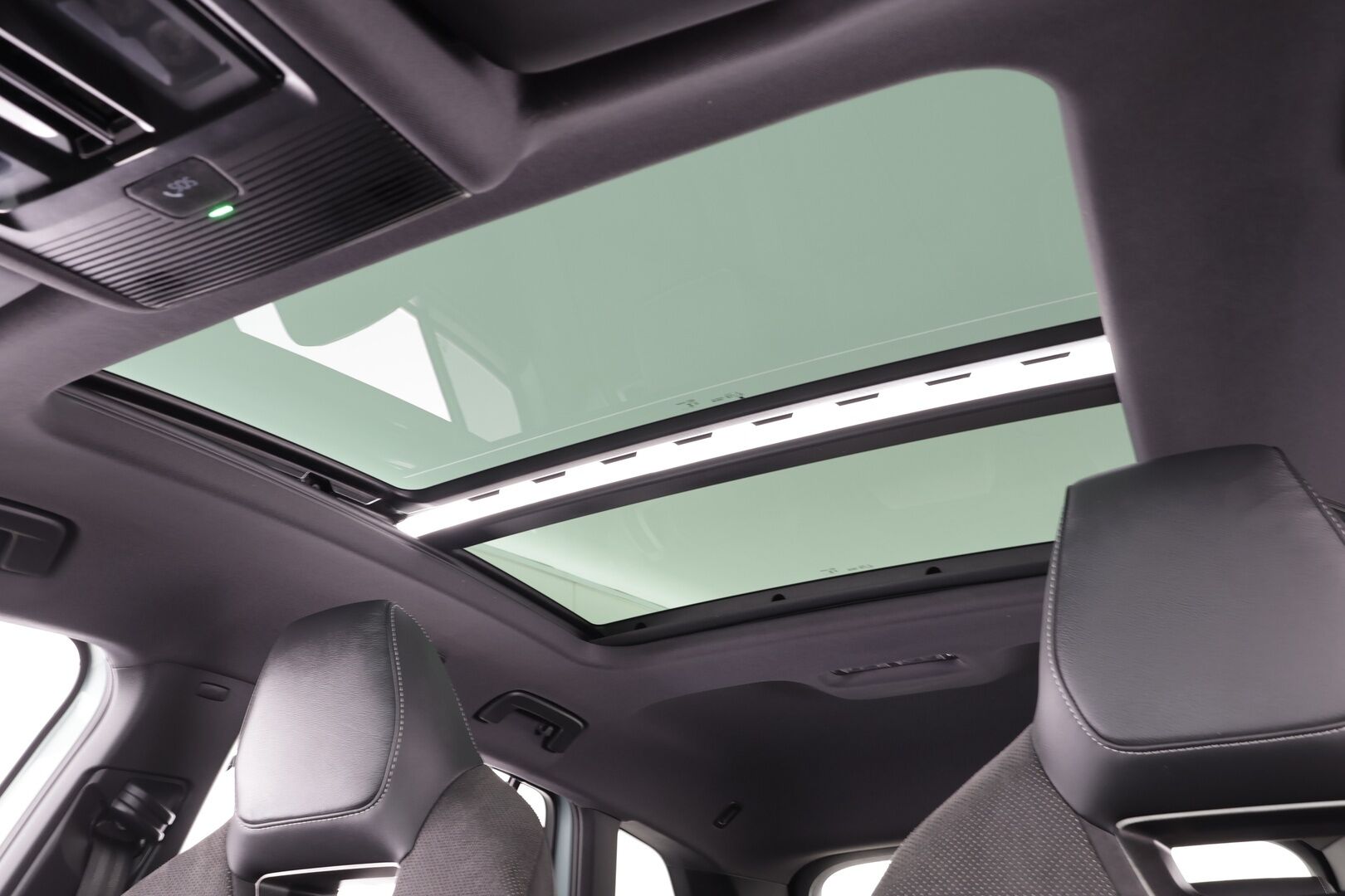 SKODA ENYAQ 2023 80x 4x4 SportLine iV * ILP / Koukku / Panorama / ACC / Matrix-LED / 360° / Muistipenkki / Navi / Kaistavahti / Keyless * - Akku kuntotarkastettu SoH 95,2%