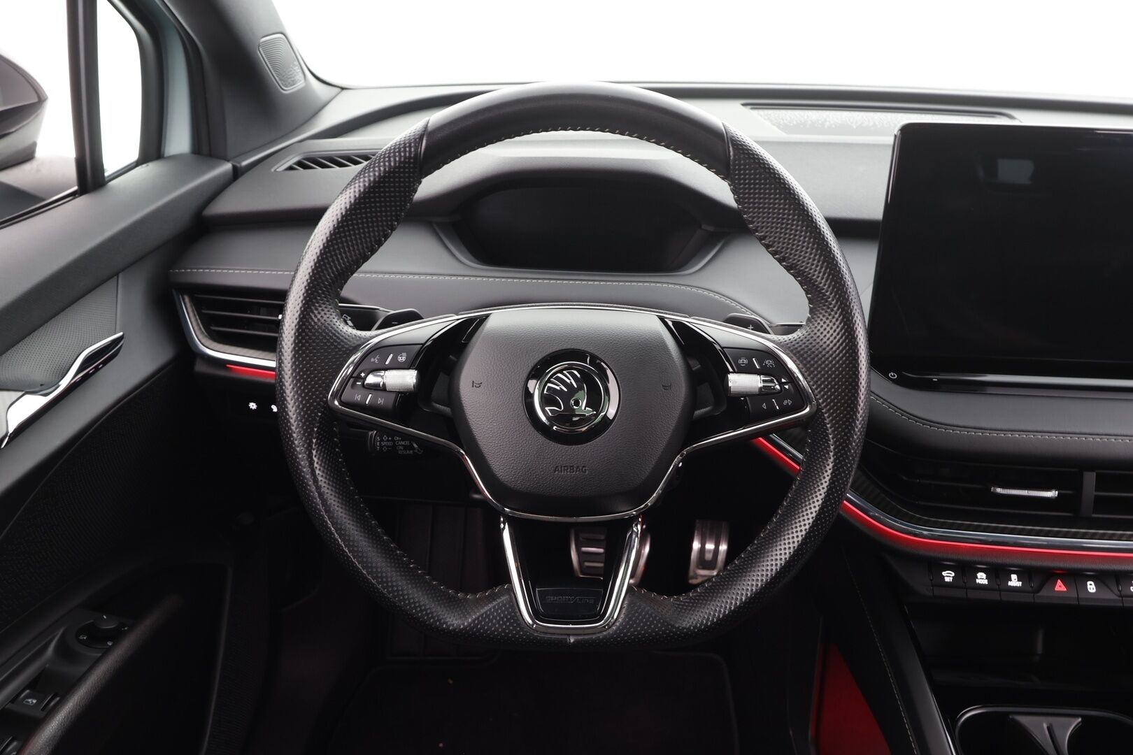 SKODA ENYAQ 2023 80x 4x4 SportLine iV * ILP / Koukku / Panorama / ACC / Matrix-LED / 360° / Muistipenkki / Navi / Kaistavahti / Keyless * - Akku kuntotarkastettu SoH 95,2% 