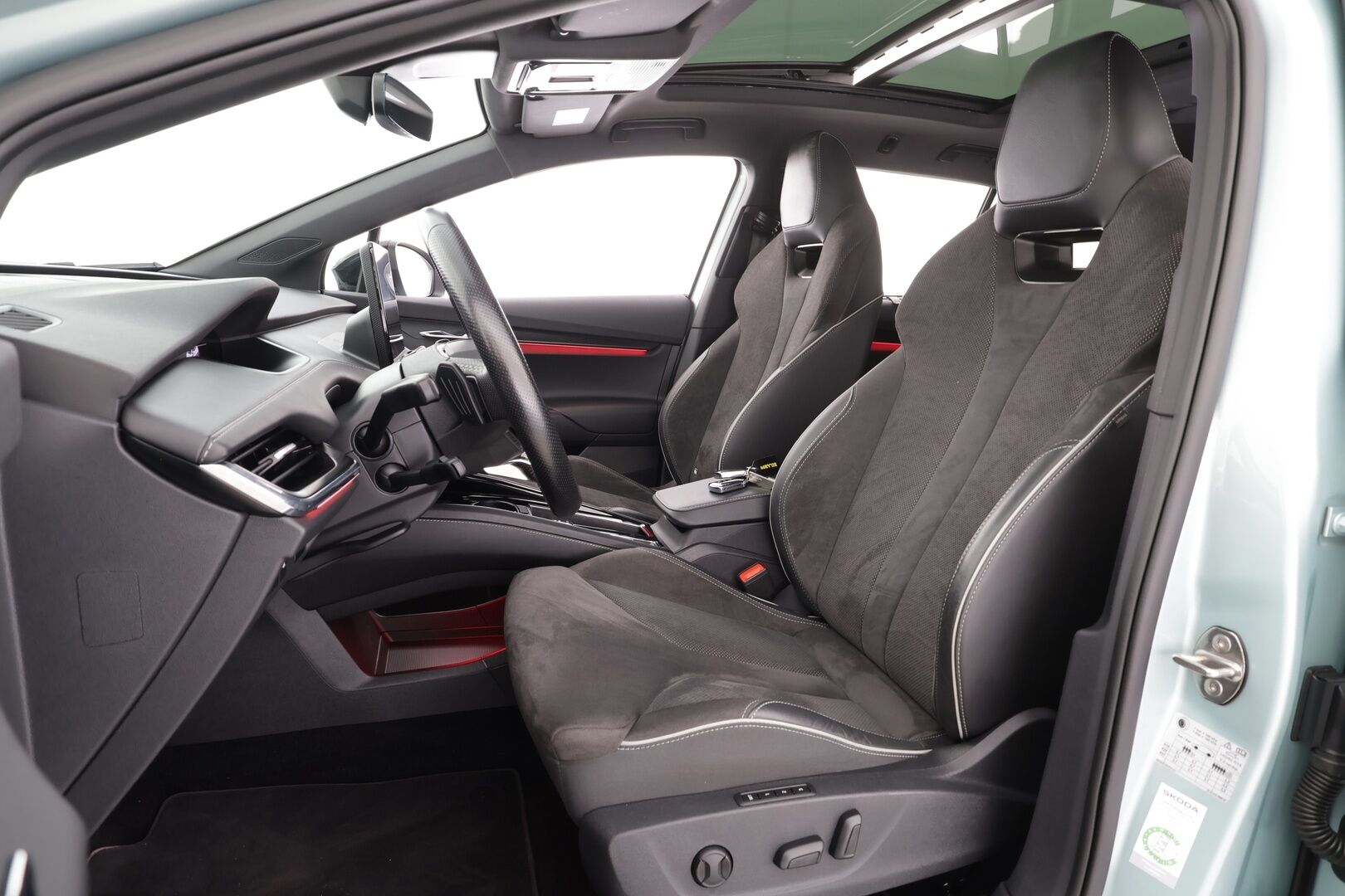 SKODA ENYAQ 2023 80x 4x4 SportLine iV * ILP / Koukku / Panorama / ACC / Matrix-LED / 360° / Muistipenkki / Navi / Kaistavahti / Keyless * - Akku kuntotarkastettu SoH 95,2%