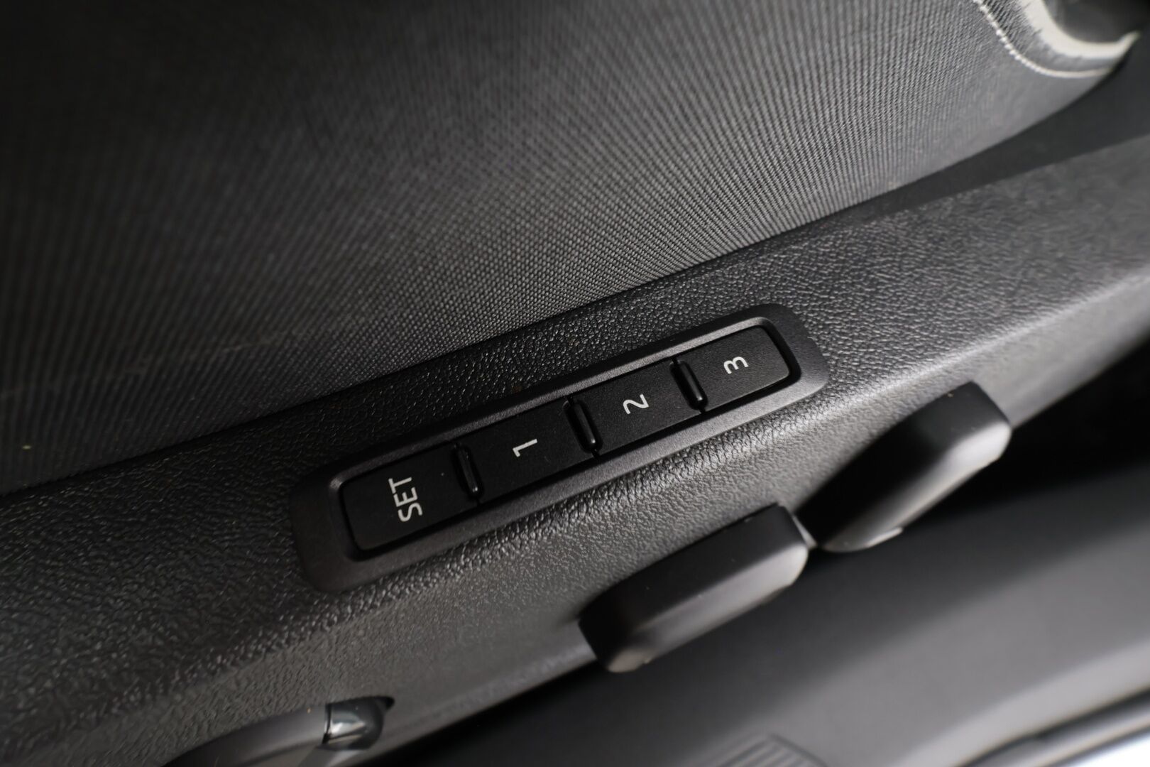 SKODA ENYAQ 2023 80x 4x4 SportLine iV * ILP / Koukku / Panorama / ACC / Matrix-LED / 360° / Muistipenkki / Navi / Kaistavahti / Keyless * - Akku kuntotarkastettu SoH 95,2% 