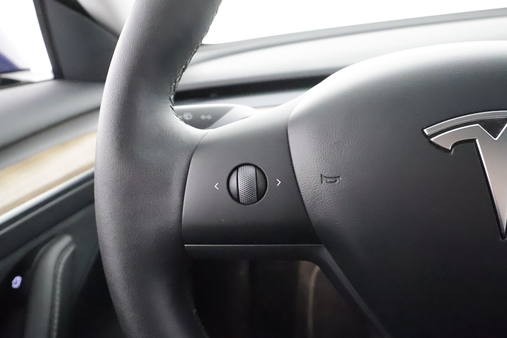 TESLA MODEL 3 2022 Long Range Dual Motor * Lasikatto / ILP / ACC / Matrix-LED / Muistipenkki / P.kamera / Premium Audio / Navi * - 2x Latauskaapelit - Osta nyt, maksa vasta ensi vuonna