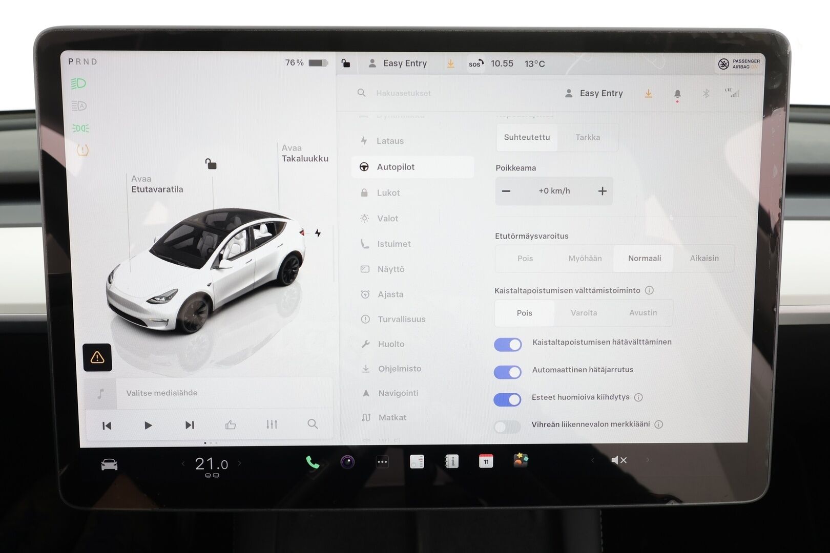 TESLA MODEL Y 2022 Long Range Dual Motor * Koukku / Lasikatto / ILP / ACC / Matrix-LED / Muistipenkki / P.kamera / Premium Audio * - 2x Latauskaapelit - Osta nyt, maksa vasta ensi vuonna