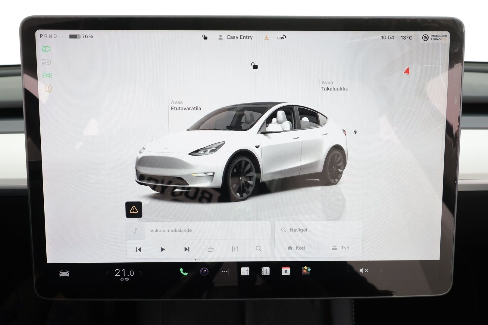 TESLA MODEL Y 2022 Long Range Dual Motor * Koukku / Lasikatto / ILP / ACC / Matrix-LED / Muistipenkki / P.kamera / Premium Audio * - 2x Latauskaapelit - Osta nyt, maksa vasta ensi vuonna