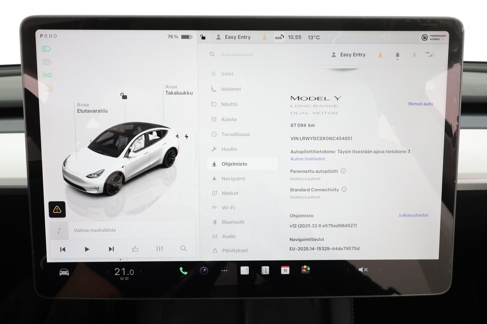 TESLA MODEL Y 2022 Long Range Dual Motor * Koukku / Lasikatto / ILP / ACC / Matrix-LED / Muistipenkki / P.kamera / Premium Audio * - 2x Latauskaapelit - Osta nyt, maksa vasta ensi vuonna