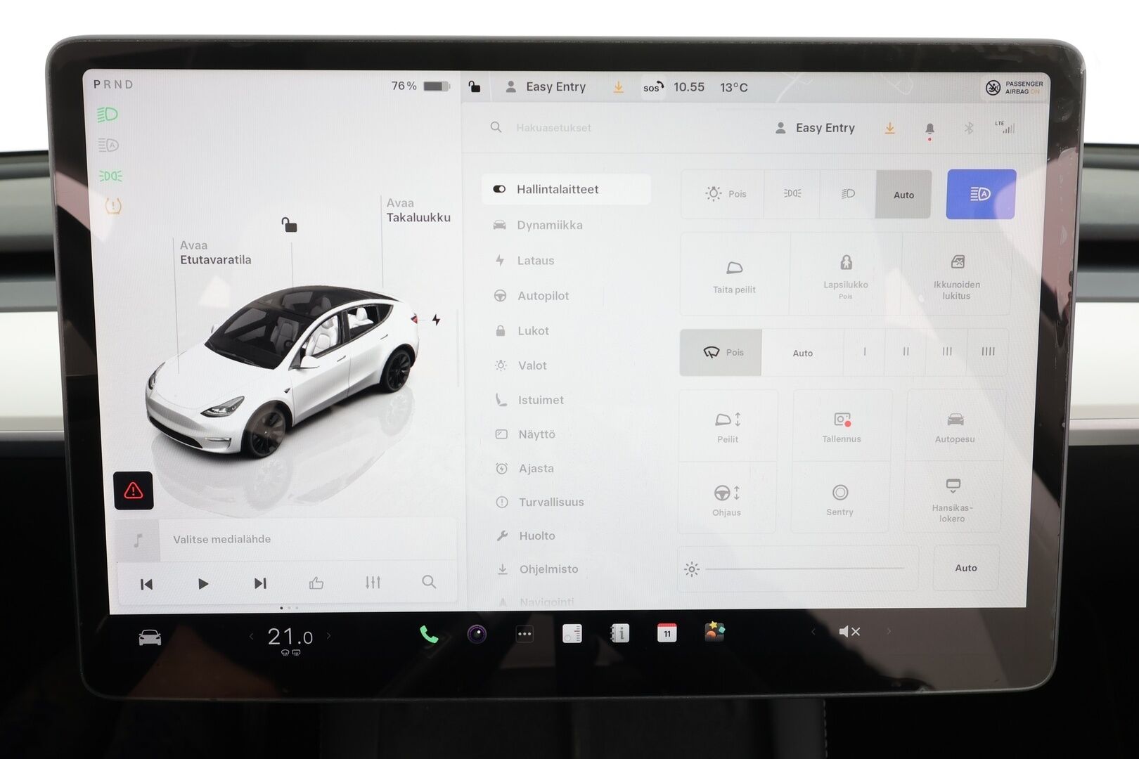 TESLA MODEL Y 2022 Long Range Dual Motor * Koukku / Lasikatto / ILP / ACC / Matrix-LED / Muistipenkki / P.kamera / Premium Audio * - 2x Latauskaapelit - Osta nyt, maksa vasta ensi vuonna