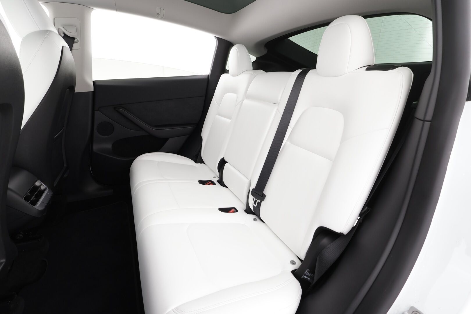 TESLA MODEL Y 2022 Long Range Dual Motor * Koukku / Lasikatto / ILP / ACC / Matrix-LED / Muistipenkki / P.kamera / Premium Audio * - 2x Latauskaapelit - Osta nyt, maksa vasta ensi vuonna