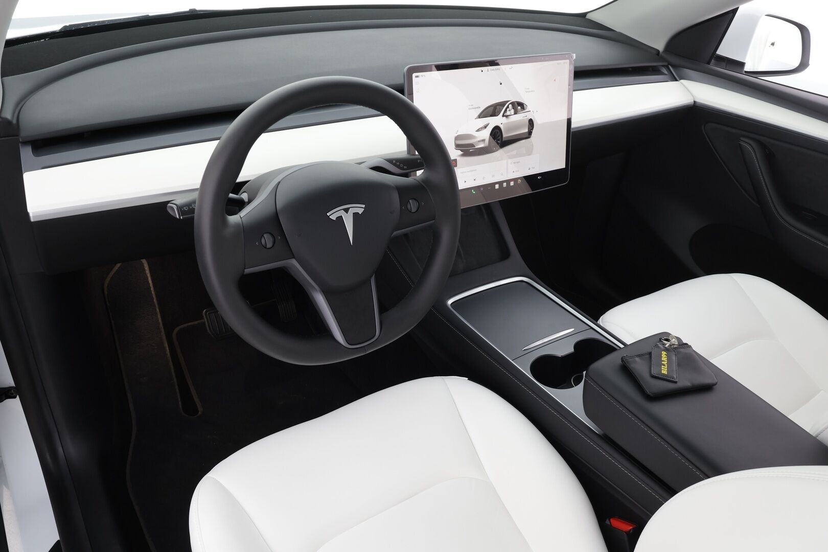 TESLA MODEL Y 2022 Long Range Dual Motor * Koukku / Lasikatto / ILP / ACC / Matrix-LED / Muistipenkki / P.kamera / Premium Audio * - 2x Latauskaapelit - Osta nyt, maksa vasta ensi vuonna