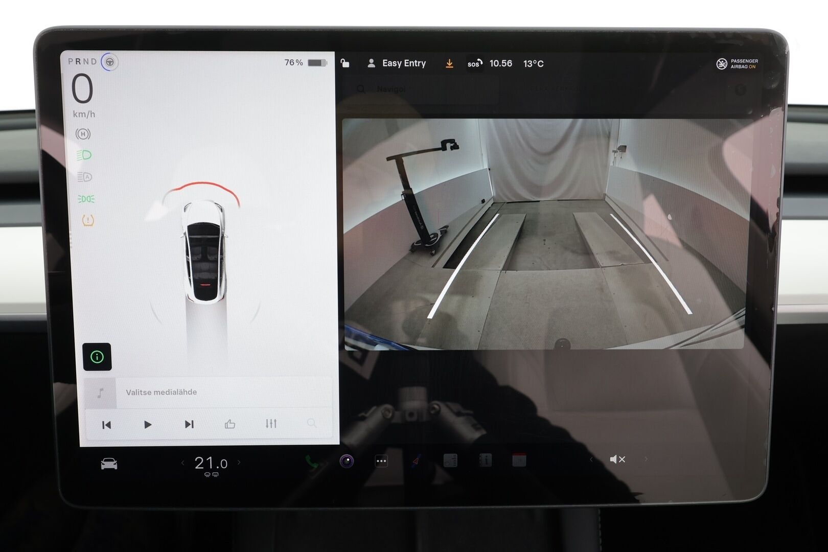 TESLA MODEL Y 2022 Long Range Dual Motor * Koukku / Lasikatto / ILP / ACC / Matrix-LED / Muistipenkki / P.kamera / Premium Audio * - 2x Latauskaapelit - Osta nyt, maksa vasta ensi vuonna