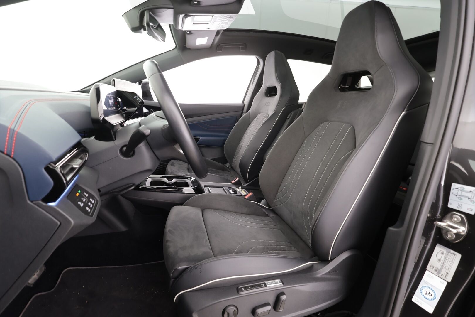 VOLKSWAGEN ID.4 2022 GTX 4Motion 220 kW * ILP / Lasikatto / ACC / Matrix-LED / HUD / 360° / Hierovat Sportpenkit Muistilla / Navi / Keyless* - Kahdet renkaat / * HUIPPU KAMOILLA * - Osta nyt, maksa vasta ensi vuonna