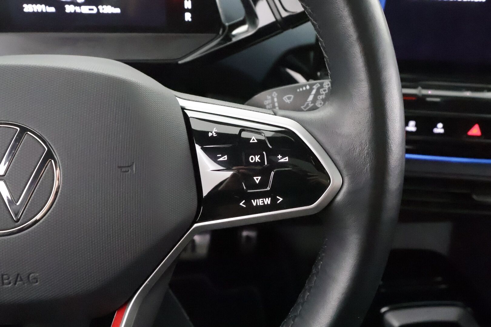 VOLKSWAGEN ID.4 2022 GTX 4Motion 220 kW * ILP / Lasikatto / ACC / Matrix-LED / HUD / 360° / Hierovat Sportpenkit Muistilla / Navi / Keyless* - Kahdet renkaat / * HUIPPU KAMOILLA * - Osta nyt, maksa vasta ensi vuonna