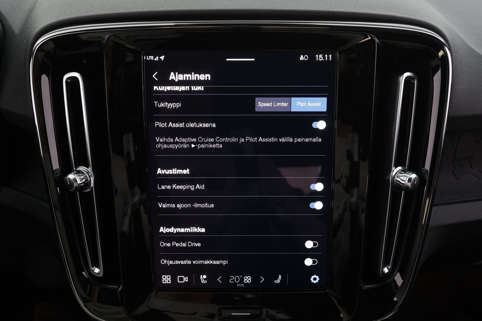 Volvo XC40 2023 Recharge Twin Plus aut * ACC / ILP / P.kamera / LED / Navi / Muistipenkki / Koukku / Facelift / KeylessGo * - Akku kuntotarkastettu SoH 96,2% / Kahdet renkaat aluvanteilla / Merkkihuollettu