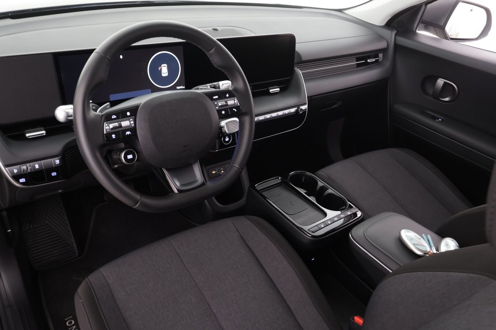 HYUNDAI IONIQ 5 2025 229hv Centriq * ACC / P.kamera / LED / Navi / ILP / Facelift / Sähköpenkit / KeylessGo * - Kahdet renkaat aluvanteilla - Osta nyt, maksa vasta ensi vuonna