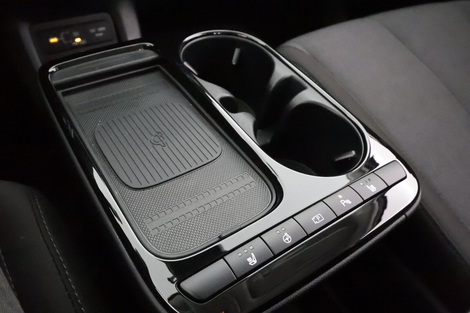 HYUNDAI IONIQ 5 2025 229hv Centriq * ACC / P.kamera / LED / Navi / ILP / Facelift / Sähköpenkit / KeylessGo * - Kahdet renkaat aluvanteilla - Osta nyt, maksa vasta ensi vuonna