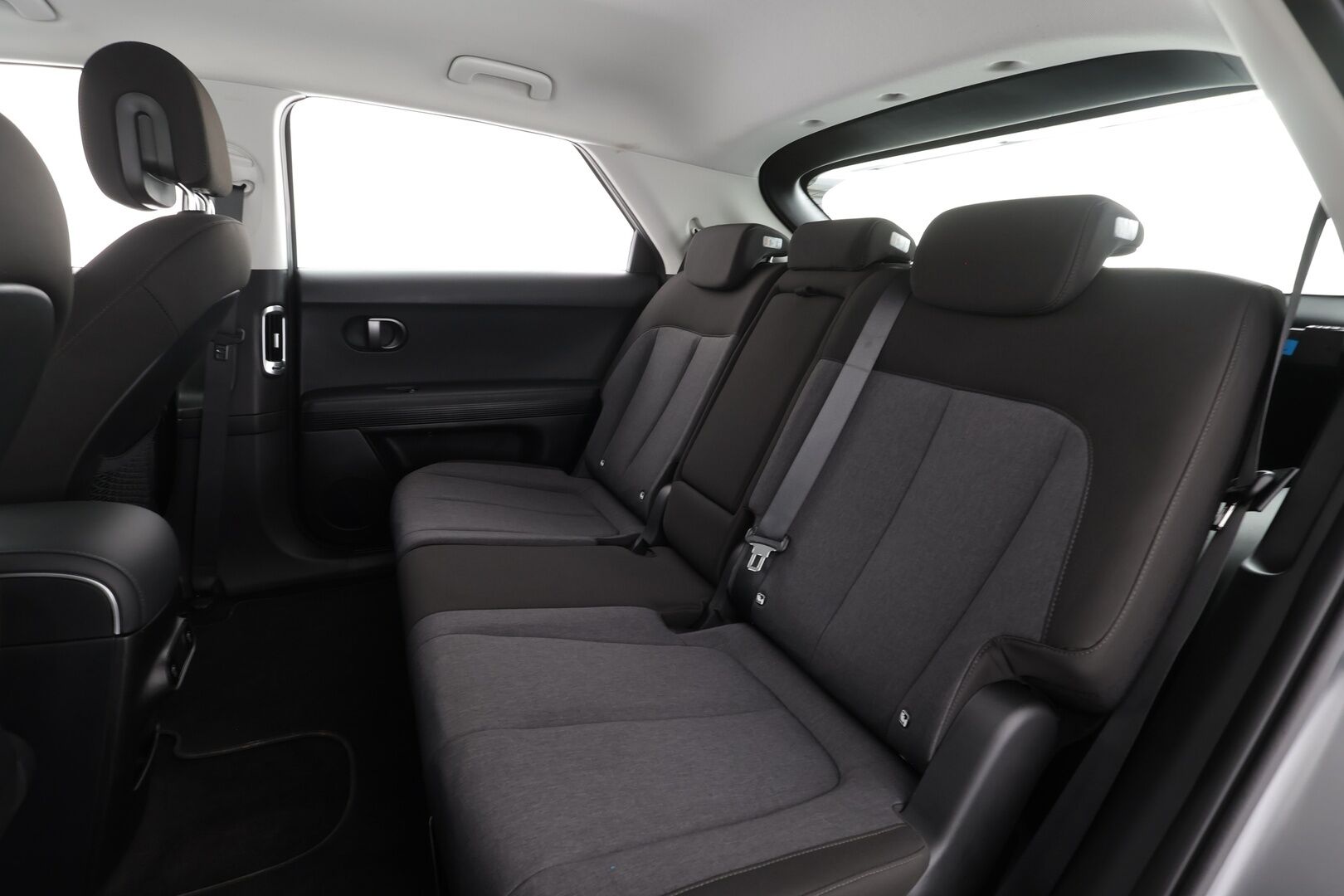 HYUNDAI IONIQ 5 2025 229hv Centriq * ACC / P.kamera / LED / Navi / ILP / Facelift / Sähköpenkit / KeylessGo * - Kahdet renkaat aluvanteilla - Osta nyt, maksa vasta ensi vuonna