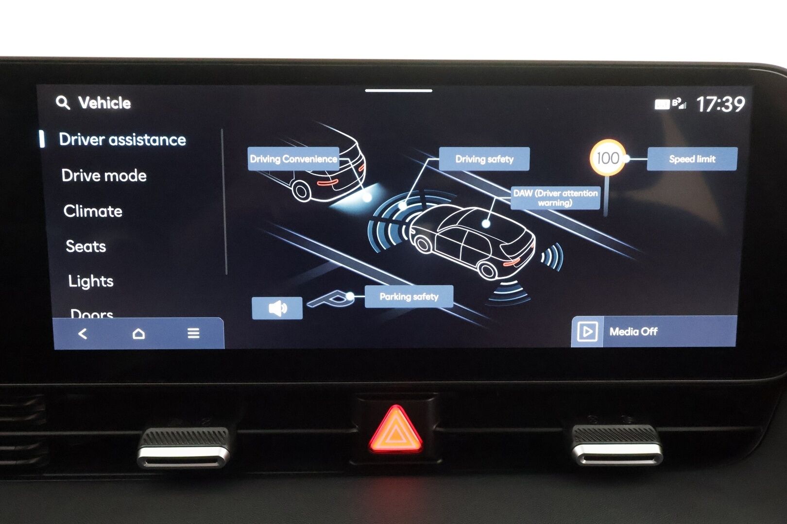 HYUNDAI IONIQ 5 2025 229hv Centriq * ACC / P.kamera / LED / Navi / ILP / Facelift / Sähköpenkit / KeylessGo * - Kahdet renkaat aluvanteilla - Osta nyt, maksa vasta ensi vuonna