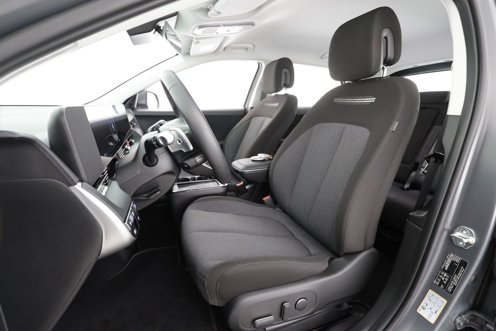 HYUNDAI IONIQ 5 2025 229hv Centriq * ACC / P.kamera / LED / Navi / ILP / Facelift / Sähköpenkit / KeylessGo * - Kahdet renkaat aluvanteilla - Osta nyt, maksa vasta ensi vuonna