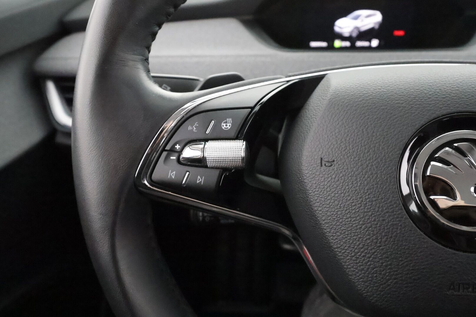 SKODA ENYAQ 2022 80x 4x4 iV * ILP / ACC / Matrix-LED / P.kamera / Navi / Kaistavahti / Digimittaristo / Keyless * - Merkkihuollettu! / Akku kuntotarkastettu SoH 94,7% - HULLUT VÄLIPÄIVÄT KORKOTARJOUS 2,49%